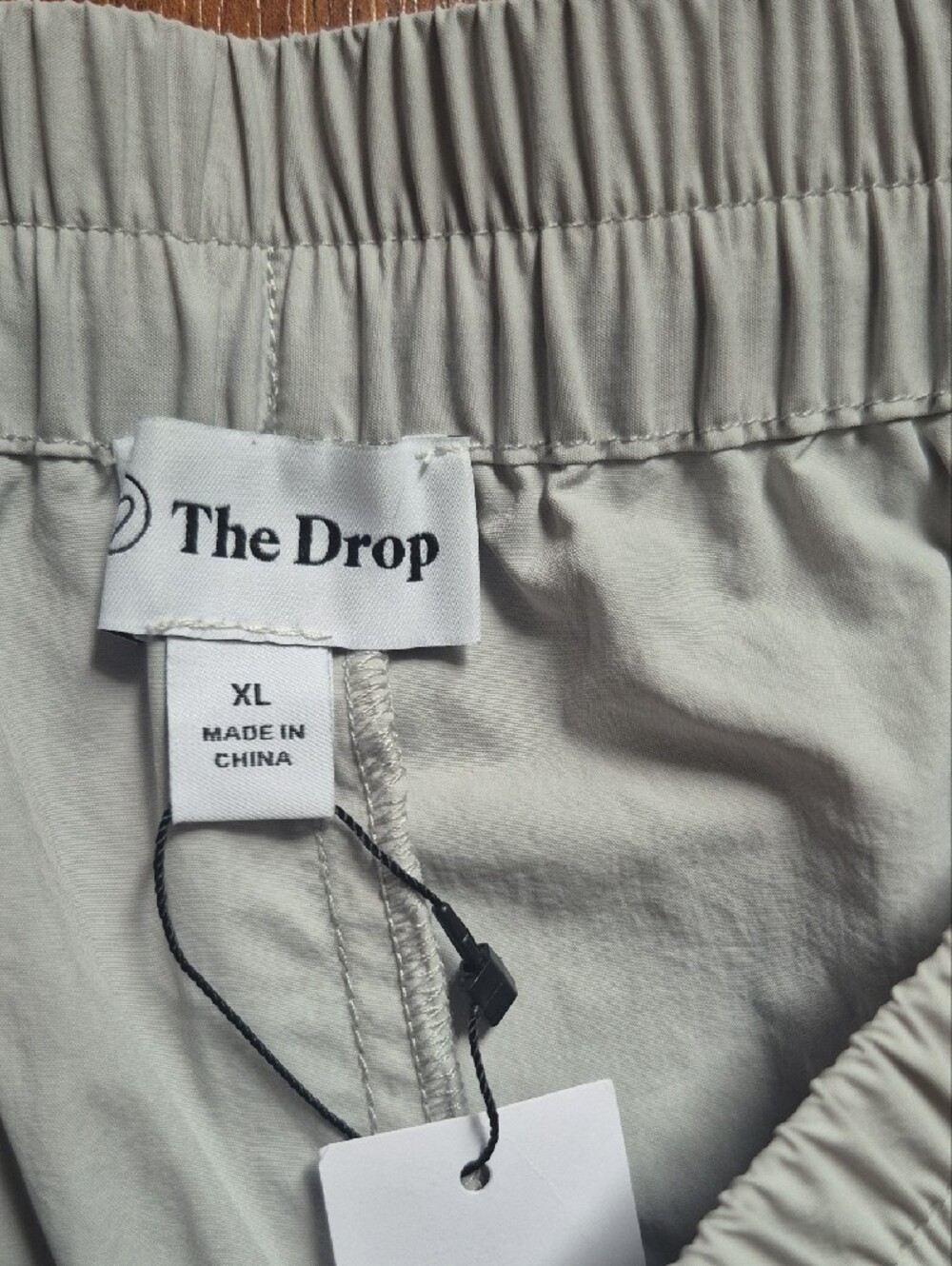 Relaxed Wide-Leg Cargo Pants in Light Gray - Picture 2 of 7